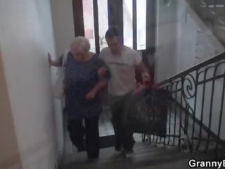 Cosecha hasta y follando rubia abuelita desde detrás